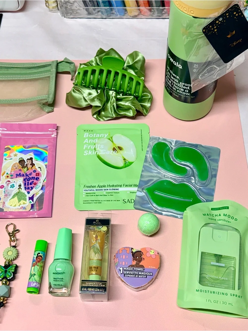 Princess & The Frog’s Tiana Bookish & Beauty Bundle with Owala